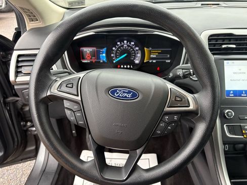Used 2020 Ford Fusion SE image 16