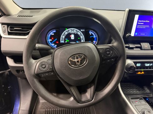 Used 2023 Toyota RAV4 XLE AWD/4WD image 17