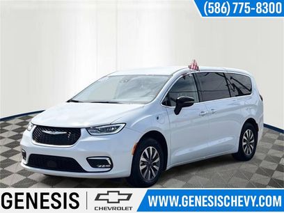 Used 2024 Chrysler Pacifica Select