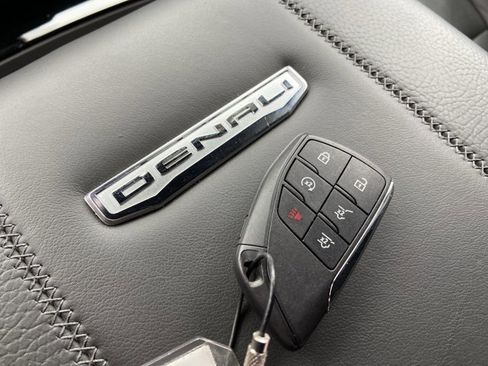 Used 2025 GMC Yukon Denali image 44