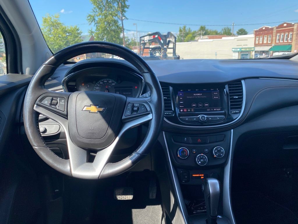 Used 2022 Chevrolet Trax LT w/ Driver Confidence Package AWD/4WD image 13