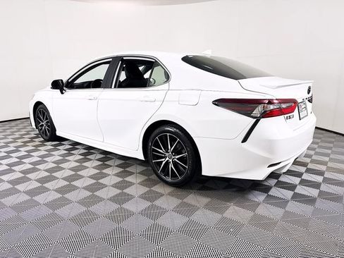 Used 2022 Toyota Camry SE w/ Audio Upgrade Package image 3