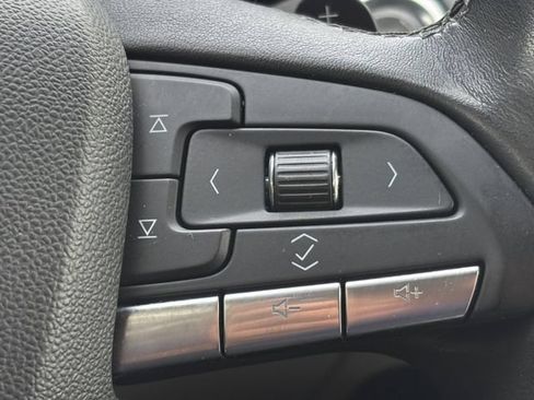 Used 2023 Cadillac XT4 Luxury w/ Cold Weather Package FWD image 15