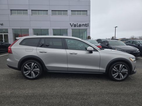 Certified 2025 Volvo V60 B5 Cross Country Plus image 1
