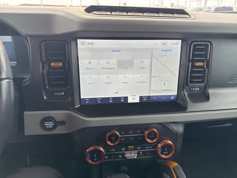 Used 2022 Ford Bronco Badlands image 11