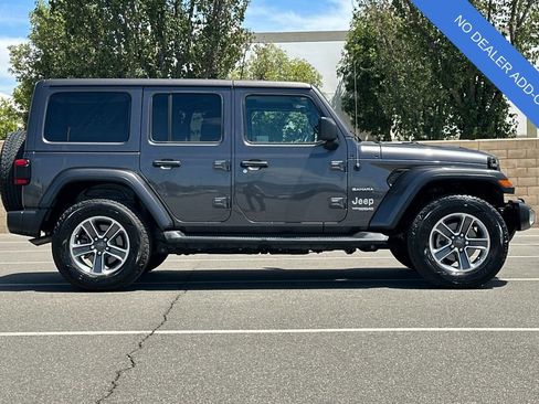 Used 2018 Jeep Wrangler Unlimited Sahara AWD/4WD image 3