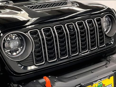 Used 2024 Jeep Gladiator Mojave AWD/4WD image 33