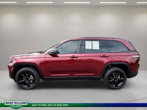 Used 2023 Jeep Grand Cherokee Altitude AWD/4WD image 6