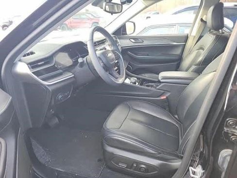 Used 2023 Jeep Grand Cherokee L Limited w/ Black Appearance Package image 5