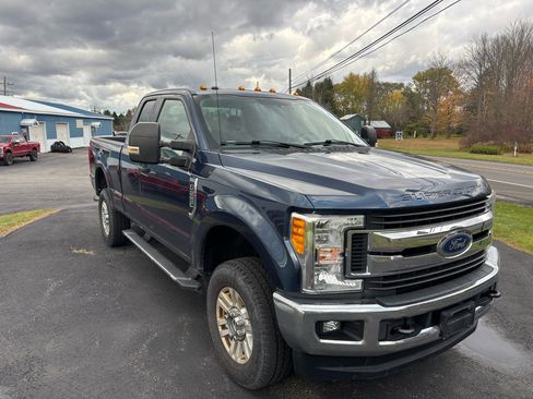 Used 2017 Ford F250 XLT w/ XLT Value Package image 3