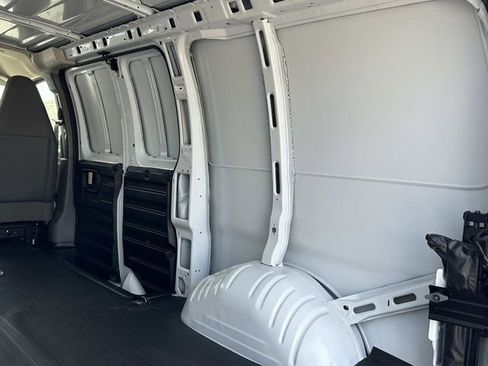 New 2025 Chevrolet Express 3500 Work Van w/ Driver Convenience Package image 24