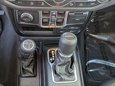 New 2026 Jeep Gladiator Sport AWD/4WD image 21