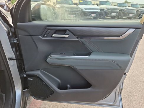 New 2026 GMC Acadia AT4 w/ Luxury Package AWD/4WD image 40