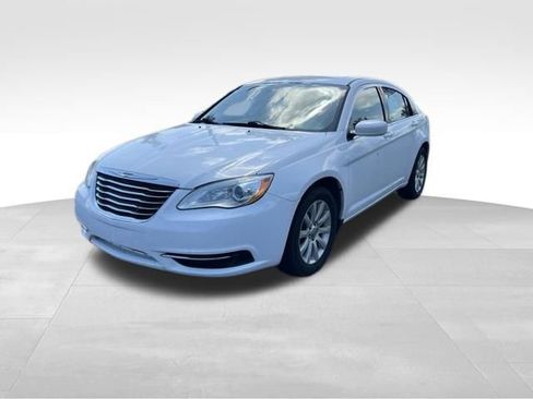 Used 2013 Chrysler 200 Touring FWD image 3
