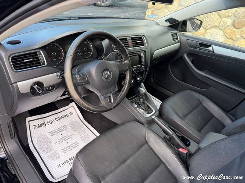 Used 2012 Volkswagen Jetta SEL FWD image 4