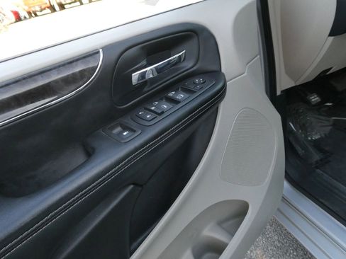 Used 2011 Chrysler Town & Country Touring-L w/ Entertainment Group #2 image 14