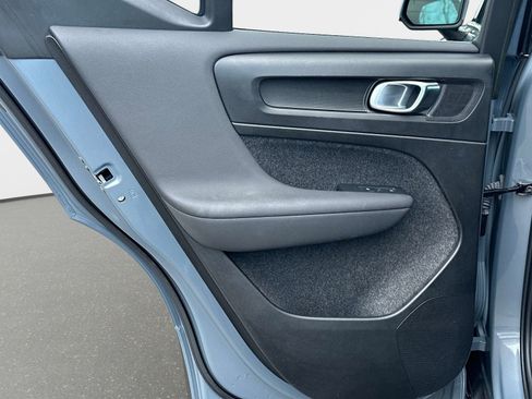 Certified 2023 Volvo XC40 B5 Ultimate w/ Protection Package Premier image 13