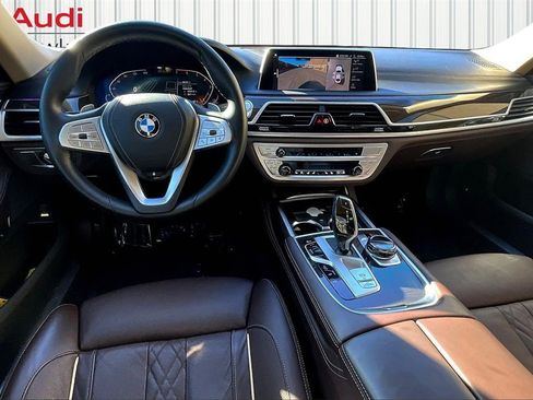Used 2022 BMW 750i xDrive w/ Executive Package image 7