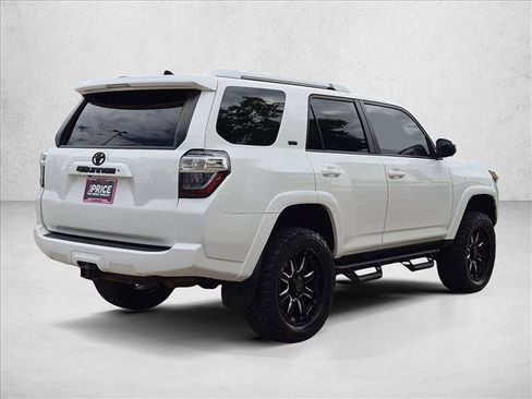 Used 2018 Toyota 4Runner SR5 AWD/4WD image 5