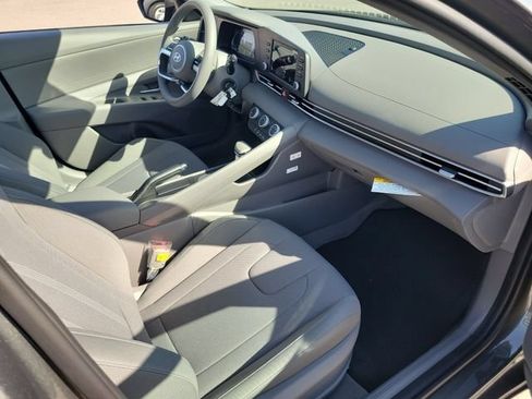 New 2026 Hyundai Elantra SE FWD image 19