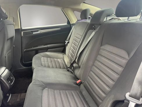 Used 2018 Ford Fusion SE w/ Fusion SE Technology Package FWD image 19