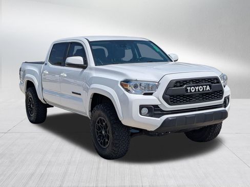 Used 2020 Toyota Tacoma SR5 AWD/4WD image 8