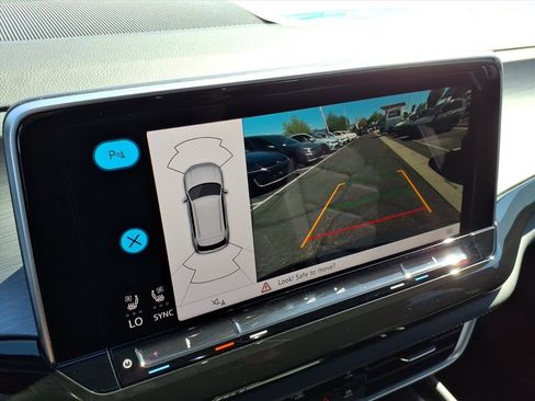 New 2026 Volkswagen Atlas Cross Sport SE image 17