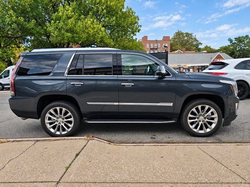 Used 2019 Cadillac Escalade Luxury AWD/4WD image 7