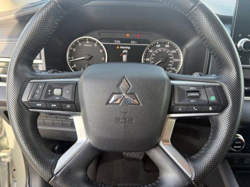 Used 2024 Mitsubishi Outlander SE image 14