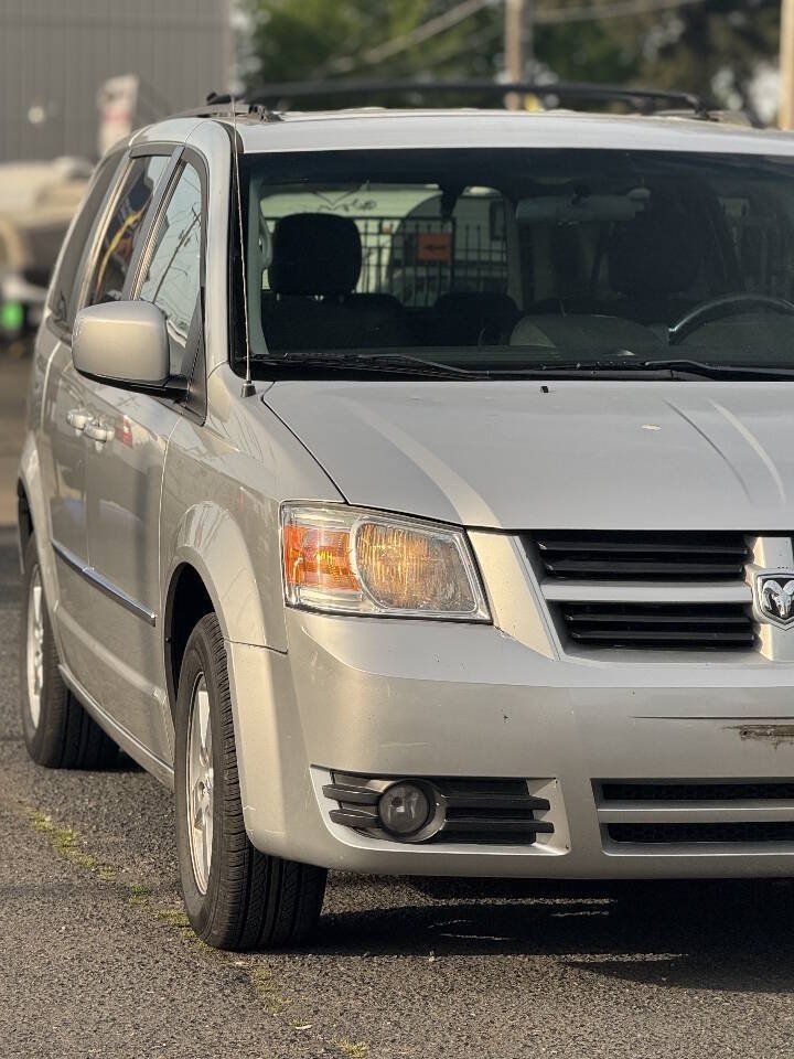 Used 2010 Dodge Grand Caravan SXT FWD image 3