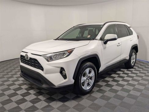 Used 2021 Toyota RAV4 XLE w/ Convenience Package image 2