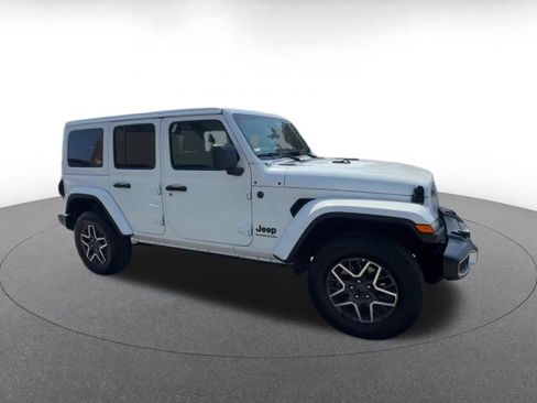 Used 2025 Jeep Wrangler Unlimited Sahara AWD/4WD image 2