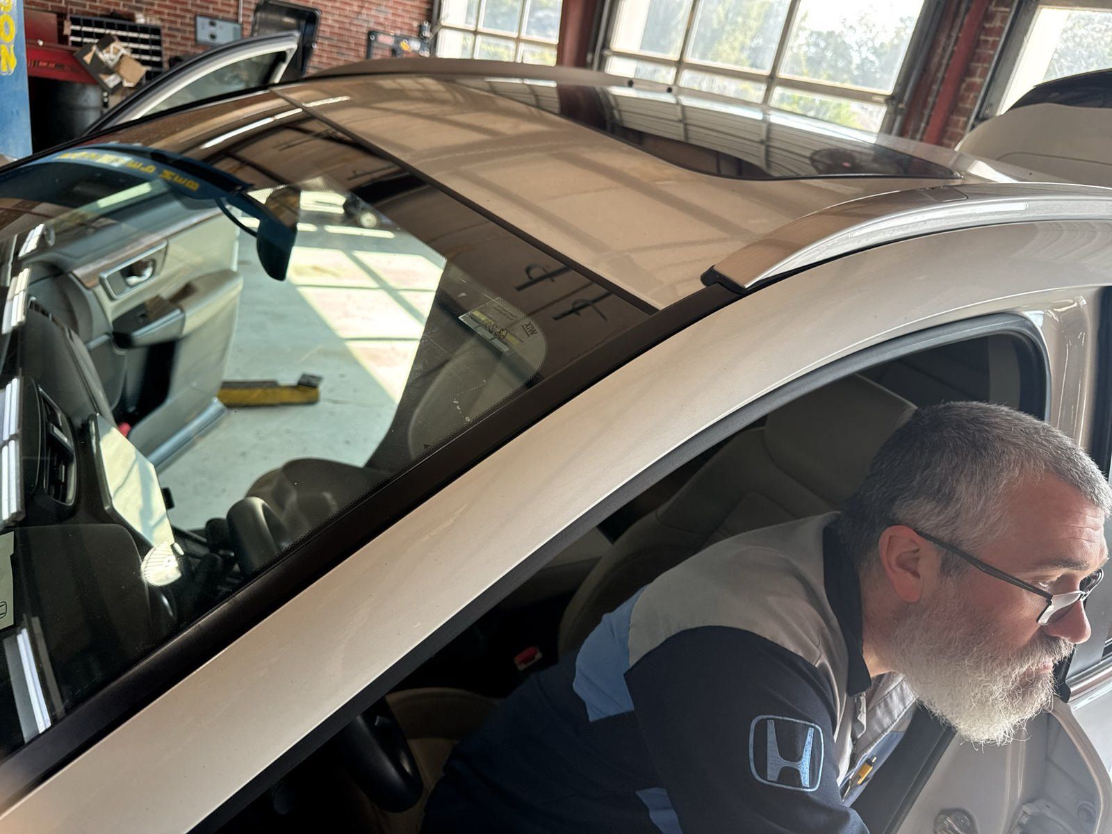Used 2018 Honda CR-V Touring image 2
