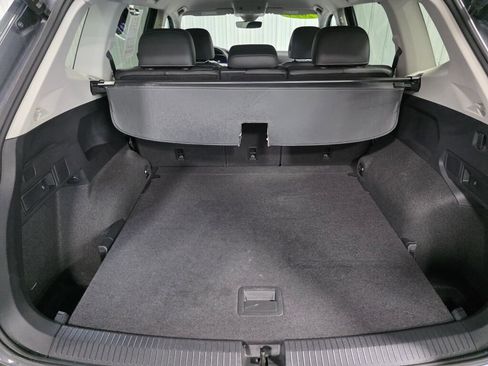Used 2024 Volkswagen Tiguan SE AWD/4WD image 11
