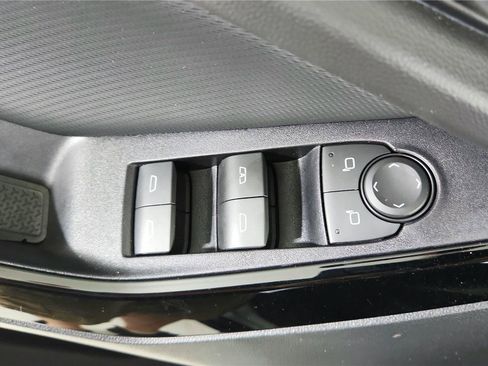 Used 2026 Chevrolet Equinox LT AWD/4WD image 10