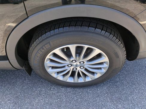 Used 2017 Lincoln MKX Select w/ Select Plus Package FWD image 11