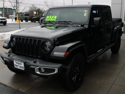 Used 2022 Jeep Gladiator Sport image 3