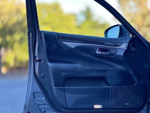 Used 2014 Lexus LS 600h L image 15