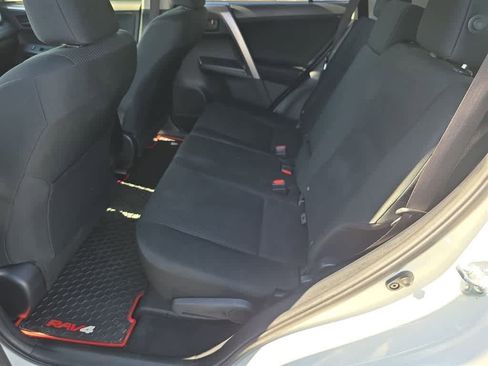 Used 2018 Toyota RAV4 LE w/ All Weather Liner Package AWD/4WD image 16