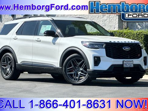 Used 2025 Ford Explorer ST image 1