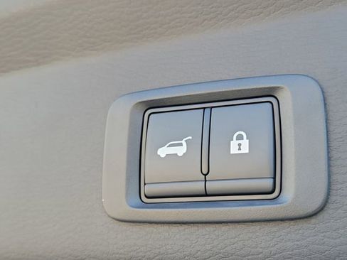 New 2026 Mitsubishi Outlander SE image 12