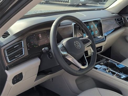 New 2026 Volkswagen Atlas SE w/ Panoramic Sunroof Package image 7
