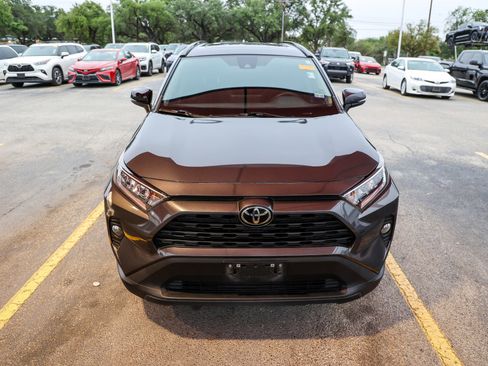 Used 2021 Toyota RAV4 XLE Premium FWD image 5