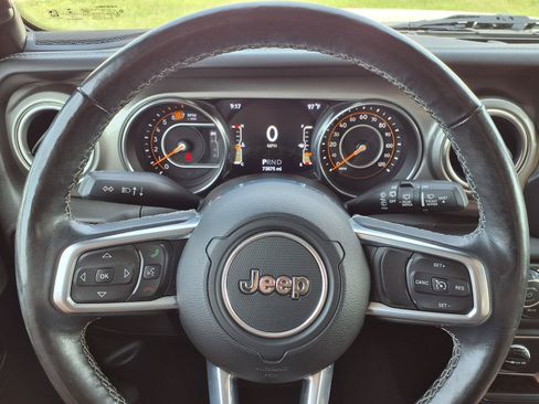 Used 2019 Jeep Wrangler Unlimited Sahara w/ Cold Weather Group AWD/4WD image 13