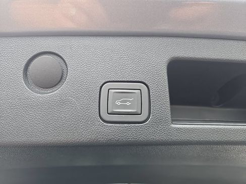 Used 2025 Chevrolet Equinox LT w/ Convenience Package II FWD image 11