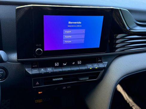 Used 2025 Toyota Camry SE w/ Convenience Package image 23