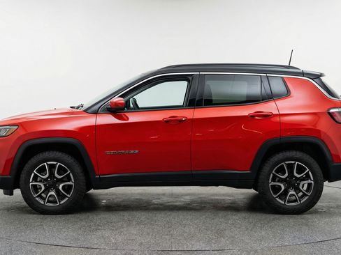 Used 2025 Jeep Compass Trailhawk image 5