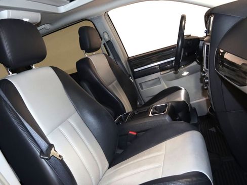 Used 2010 Chrysler Town & Country Touring Plus w/ Premium Group FWD image 59