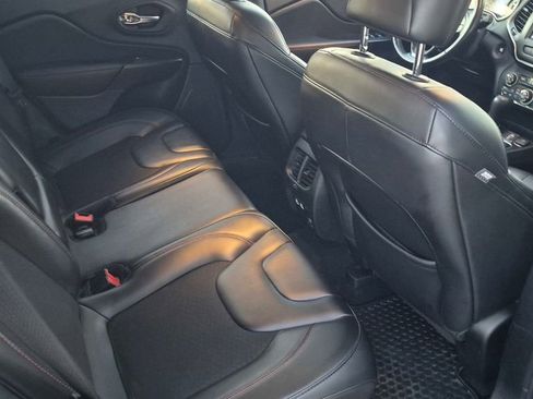 Used 2021 Jeep Cherokee Trailhawk image 13