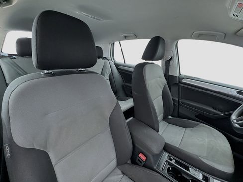 Used 2016 Volkswagen e-Golf SE image 20